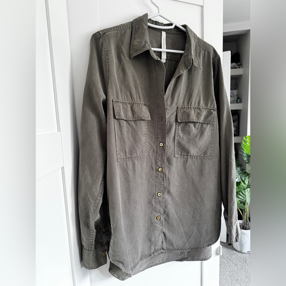 ARITZIA GROUP BABATON Utility Button Down Collar Shirt Light Olive Green Small - Picture 3 of 9
